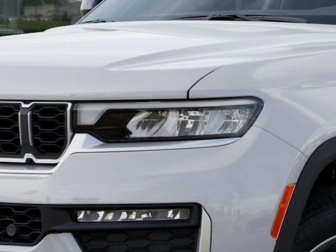 New 2026 Jeep Grand Cherokee Limited AWD/4WD image 10