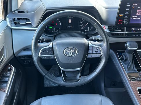 Used 2024 Toyota Sienna XLE image 13