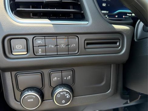 Used 2022 Chevrolet Suburban LT RWD image 43