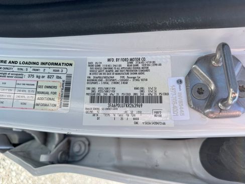 Used 2019 Ford Fusion SE FWD image 21