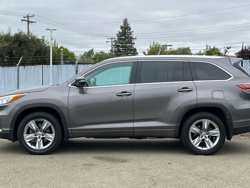Used 2014 Toyota Highlander Limited AWD/4WD image 2