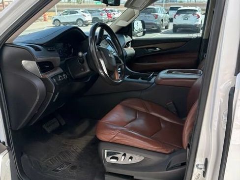 Used 2019 Cadillac Escalade Premium Luxury AWD/4WD image 10