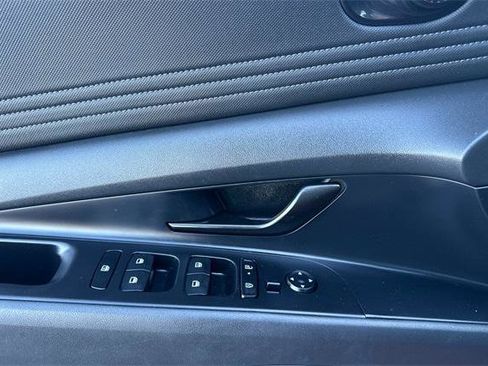 Certified 2025 Hyundai Elantra Sport image 11