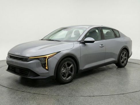 Used 2025 Kia K4 LXS image 3
