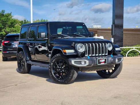 Used 2023 Jeep Wrangler Unlimited Sahara AWD/4WD image 2