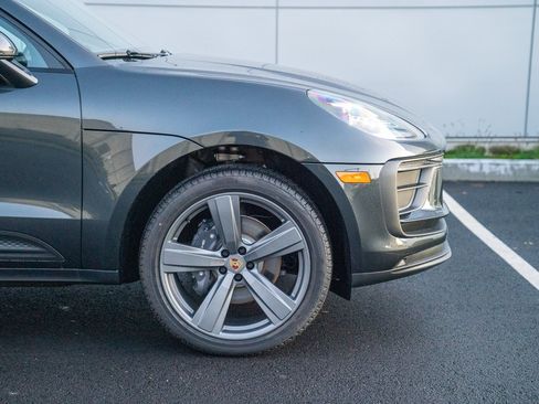 Certified 2026 Porsche Macan AWD/4WD image 9