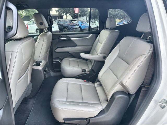 Certified 2026 GMC Acadia Elevation w/ Elevation Premium Package FWD image 24