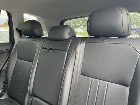Used 2023 Volkswagen Tiguan SE AWD/4WD image 10