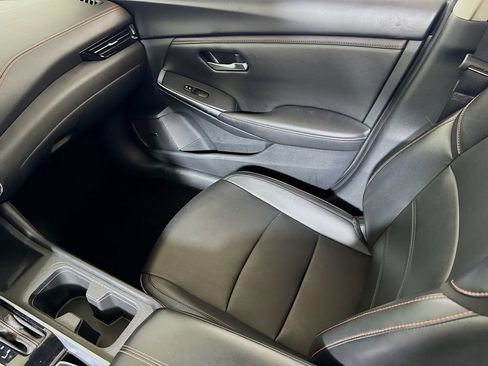 Used 2024 Nissan Sentra SR w/ SR Premium Package FWD image 21