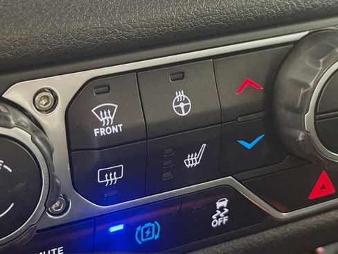 Used 2024 Jeep Wrangler Unlimited image 22