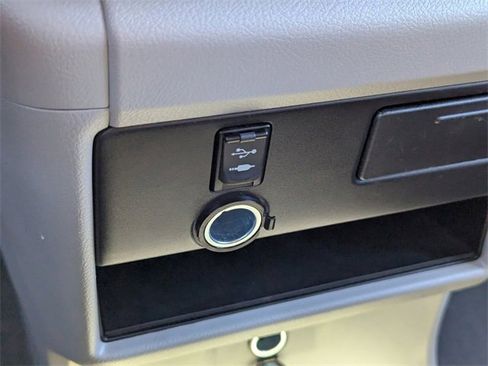 Used 2016 Toyota Sienna L image 31