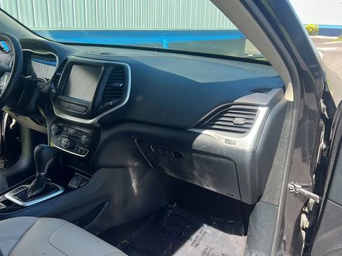 Used 2016 Jeep Cherokee Limited FWD image 16