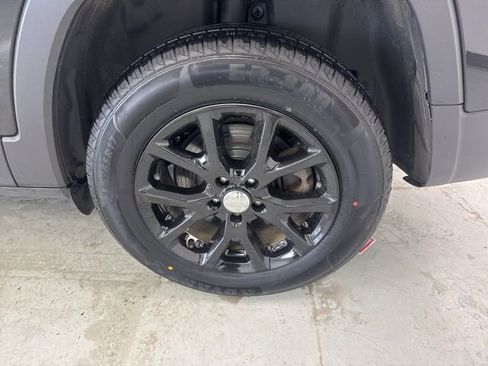 Used 2015 Jeep Cherokee Latitude w/ Cold Weather Group image 7