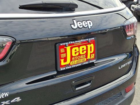 Certified 2024 Jeep Compass Limited image 31