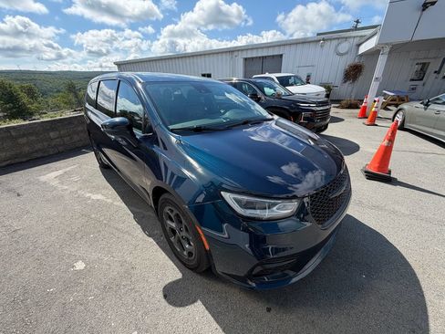 Used 2023 Chrysler Pacifica Touring-L w/ S Appearance Package FWD image 7