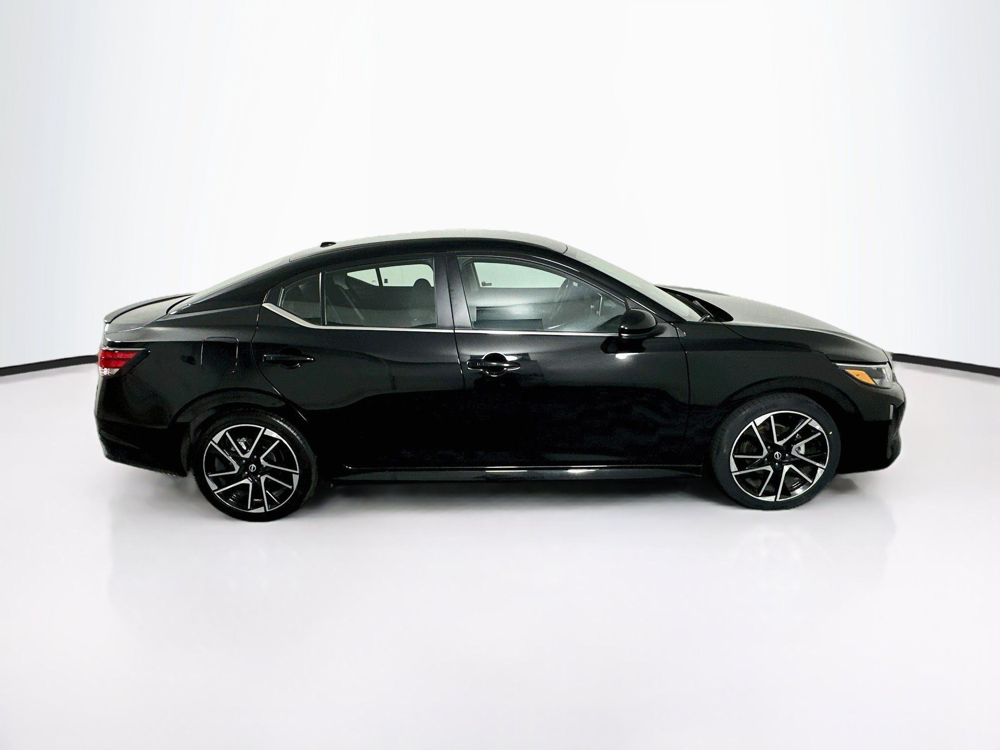 Used 2025 Nissan Sentra SR FWD image 10