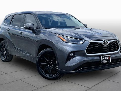 Used 2023 Toyota Highlander LE image 3