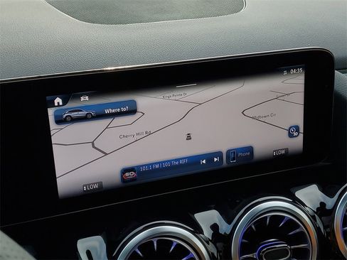 Used 2025 Mercedes-Benz GLA 35 AMG 4MATIC image 27