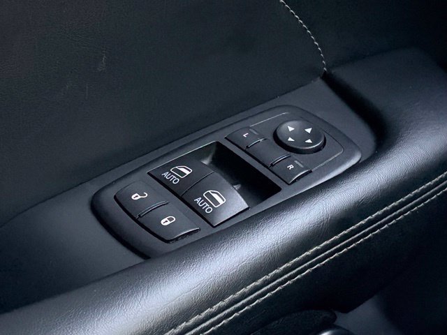 Used 2015 Dodge Challenger R/T Plus RWD image 31