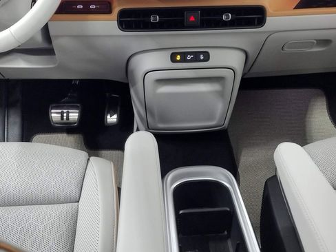 New 2025 Volkswagen ID. Buzz 1st Edition image 42