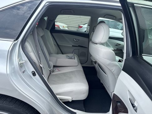 Used 2010 Toyota Venza FWD image 11