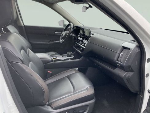 Used 2023 Nissan Pathfinder SL AWD/4WD image 20