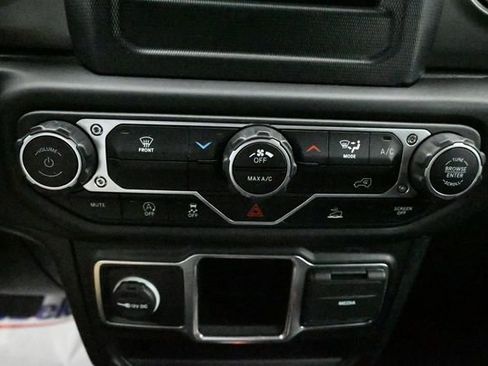 Used 2023 Jeep Gladiator Sport AWD/4WD image 18