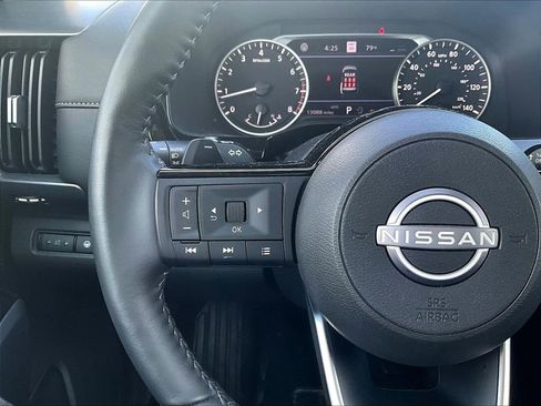 Used 2024 Nissan Pathfinder SL AWD/4WD image 13