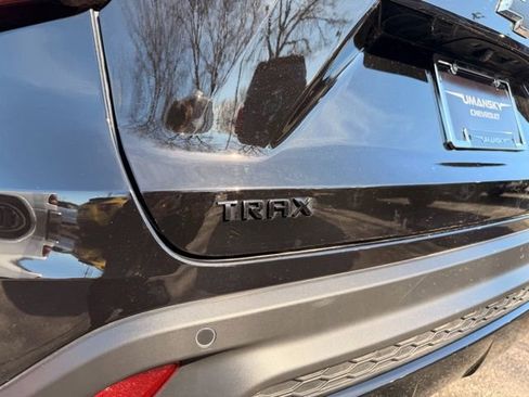 Used 2025 Chevrolet Trax RS w/ Sunroof Package image 13