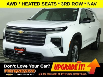 Used 2025 Chevrolet Traverse LT