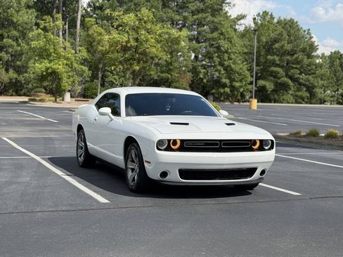 Used 2019 Dodge Challenger SXT RWD image 1