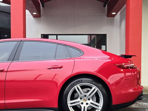 Used 2020 Porsche Panamera image 7