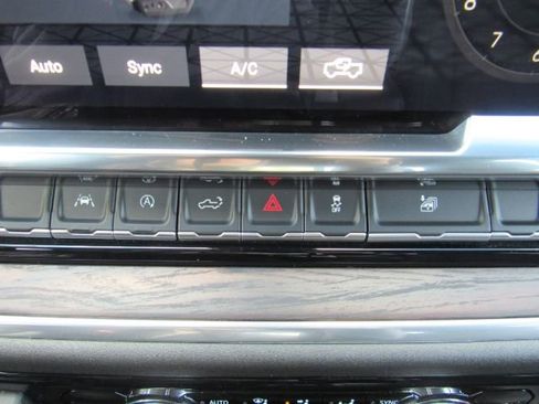 Used 2025 GMC Sierra 1500 SLT image 49