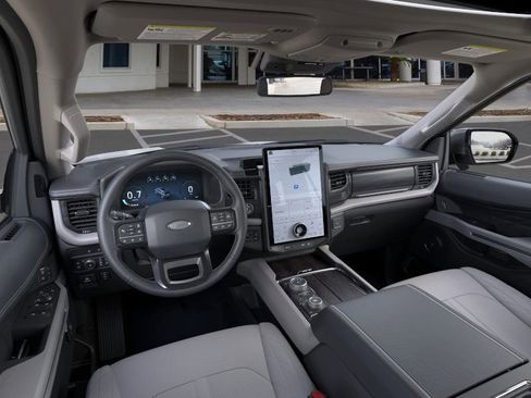 New 2024 Ford Expedition Platinum image 9