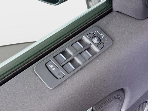 Used 2025 Land Rover Discovery Sport S image 20