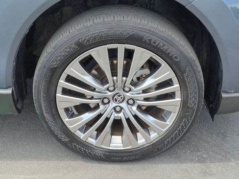 Certified 2022 Toyota Venza XLE AWD/4WD image 22