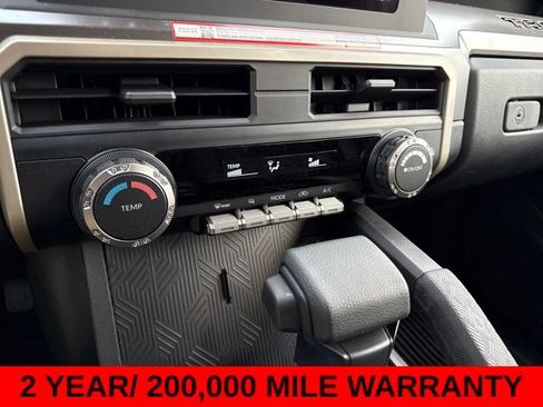 Used 2025 Toyota Tacoma SR5 AWD/4WD image 17