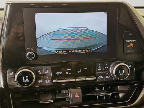 Used 2023 Toyota Highlander XLE FWD image 25