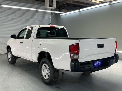 Used 2021 Toyota Tacoma SR RWD image 3