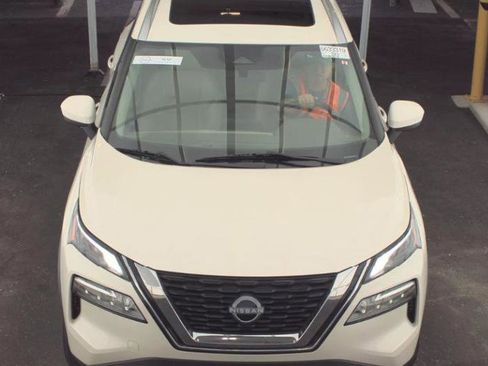 Used 2023 Nissan Rogue SV w/ SV Premium B Package FWD image 2