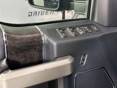 Used 2022 Ford F250 Lariat w/ Chrome Package image 21