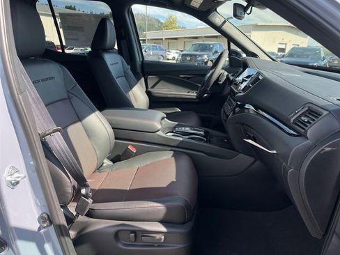 New 2026 Honda Ridgeline Black Edition image 11