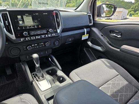 New 2025 Nissan Frontier SV w/ SV Convenience Package image 15