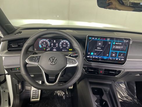 New 2026 Volkswagen Tiguan SE R-Line image 12