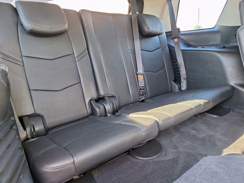 Used 2020 Cadillac Escalade Luxury AWD/4WD image 30