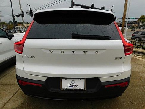 New 2026 Volvo XC40 B5 Ultra w/ Climate Package image 9