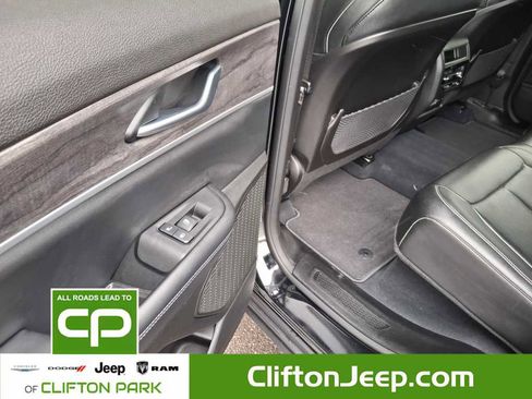 Used 2023 Jeep Grand Cherokee Limited w/ Black Appearance Package image 14