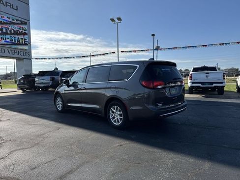 Used 2017 Chrysler Pacifica Touring Plus FWD image 3