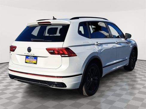 Certified 2022 Volkswagen Tiguan SE R-Line image 5
