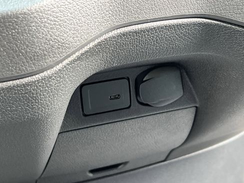 Used 2024 Mercedes-Benz Sprinter 2500 image 34